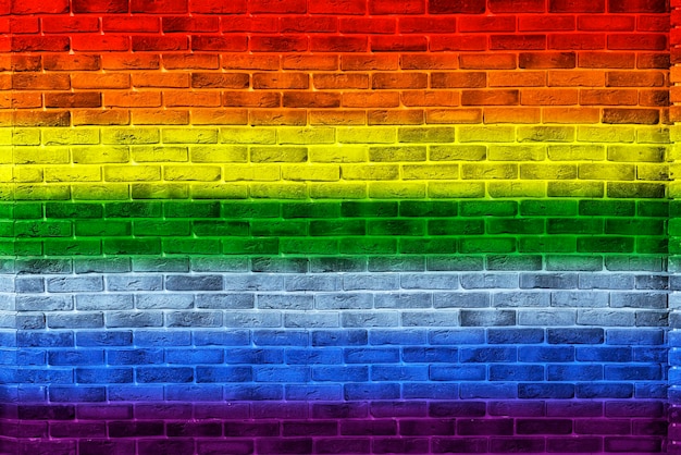 Parede colorida arco-íris como símbolo de tolerância e diversidade