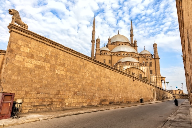 Parede da Cidadela do Cairo e a vista da Mesquita de Muhammad Ali, Egito.