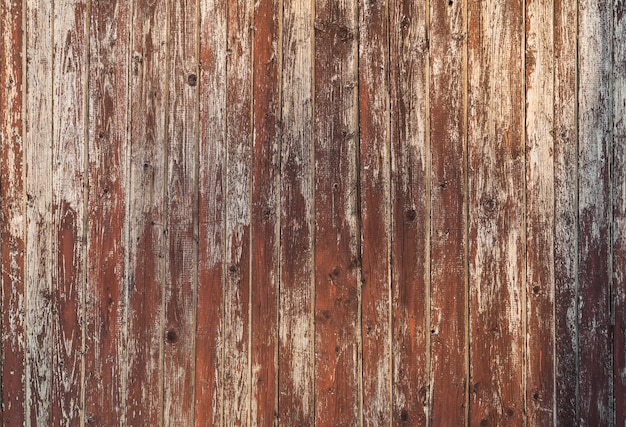 Parede de madeira velha, pintada em castanho, exterior envelhecida