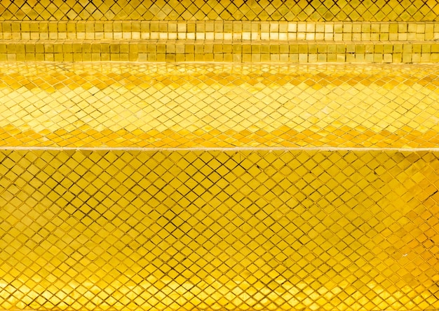 Parede de mosaico de mosaico de ouro brilhante, fundo de textura