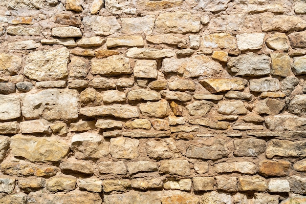 Muro De Retenção De Pedra Dura, Belamente Dobrado, Unido Com Argamassa De  Cimento. Pedra Calcária Amarela-amarela-acastanhada. Pos Foto de Stock -  Imagem de tijolo, juntado: 230338720