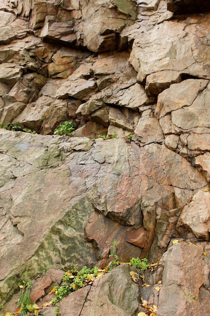 Parede de pedra marrom áspera Textura de pedra de pedra velha superfície resistida Closeup