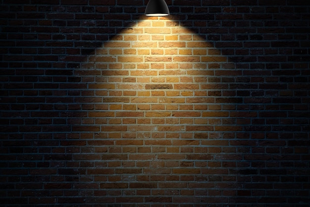 Parede de tijolo escura iluminada por uma lâmpada