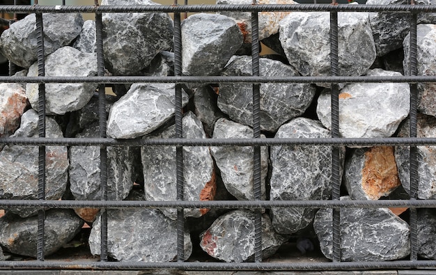 Parede gabion, pedra com barra de aço