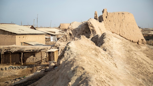 Foto paredes de adobe en uzbekistán