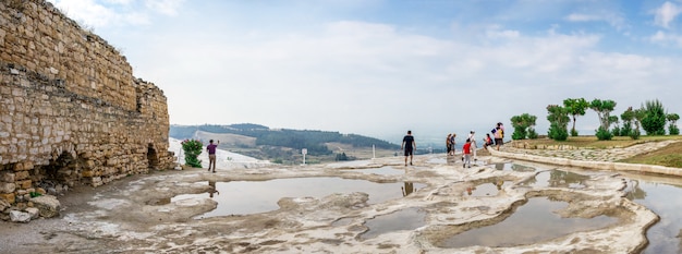 Paredes de la antigua ciudad de Hierápolis en Pamukkale, Turquía