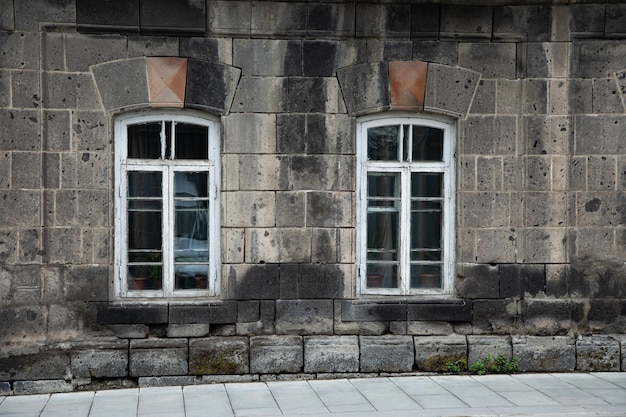 Paredes de textura e janelas de casas