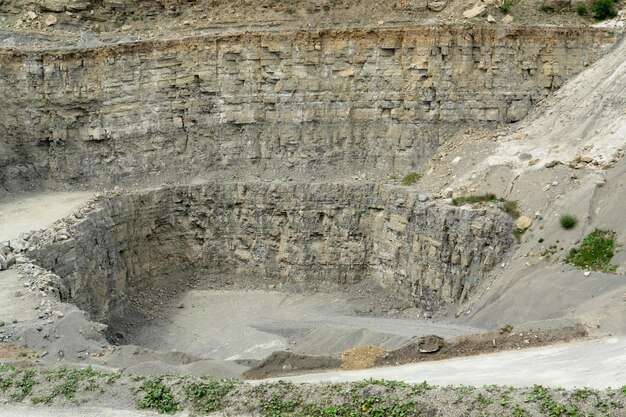 Foto paredes de piedra del pozo