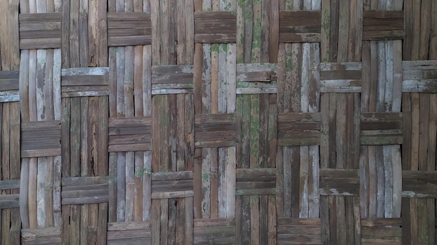Paredes tradicionales hechas con bambú tejido