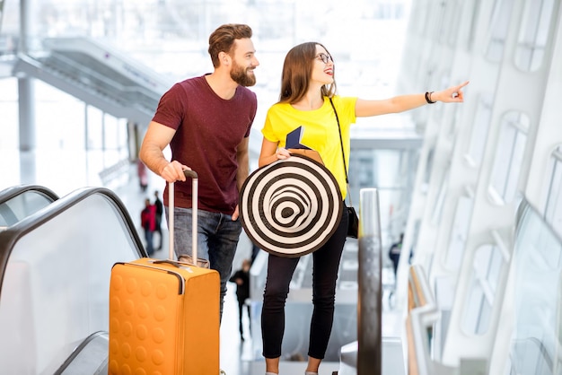 Pareja, en el aeropuerto