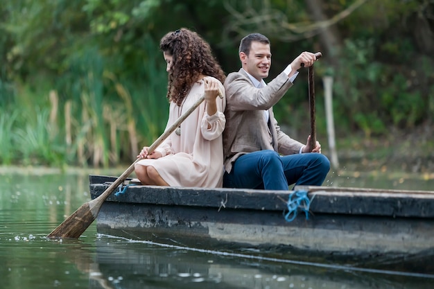 Pareja amorosa en el barco