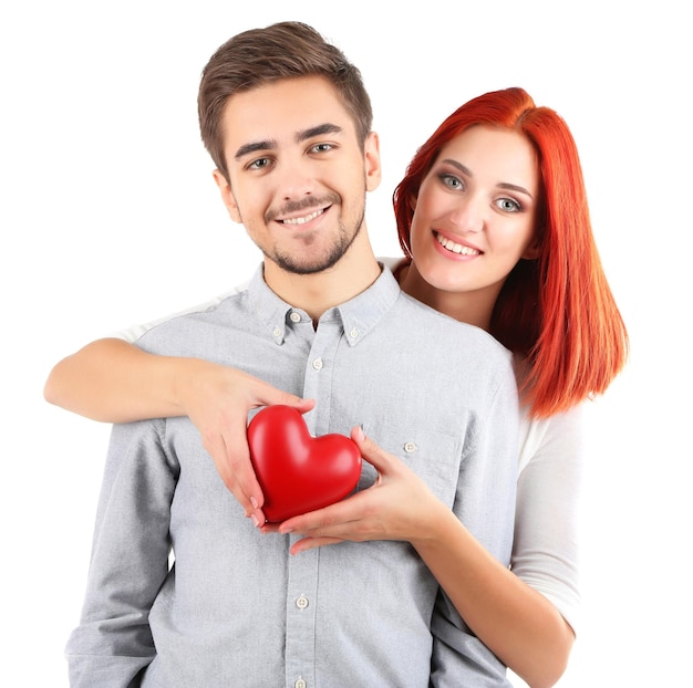 Pareja amorosa con corazón aislado en blanco