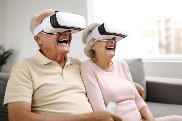 Una pareja de ancianos felices divirtiéndose en gafas de realidad virtual