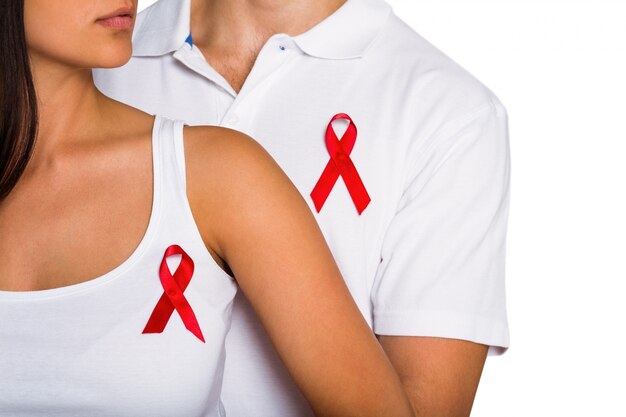 Pareja apoyando el conocimiento de SIDA juntos