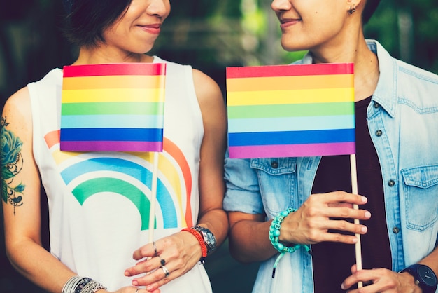 Pareja asiática lgbt en el amor