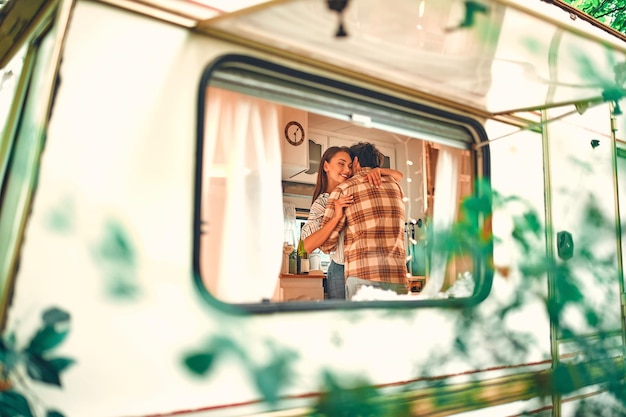 Pareja en autocaravana