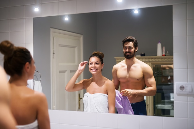 Pareja en el baño