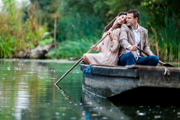 Pareja en el bote