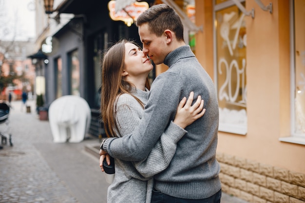 Pareja con café