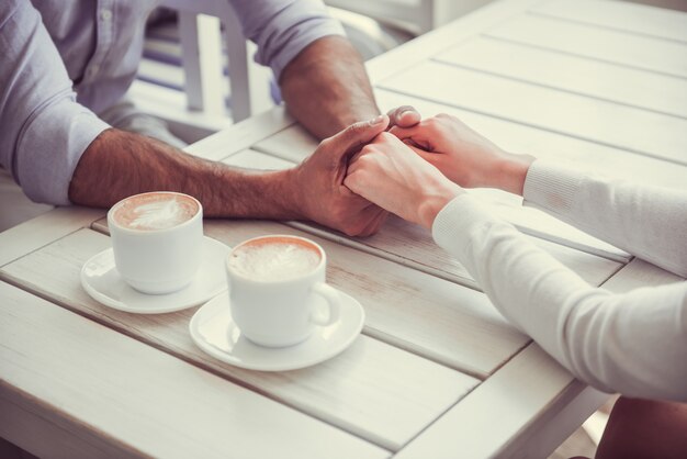 Pareja en cafe