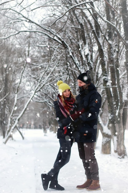 Pareja, en, calle, invierno