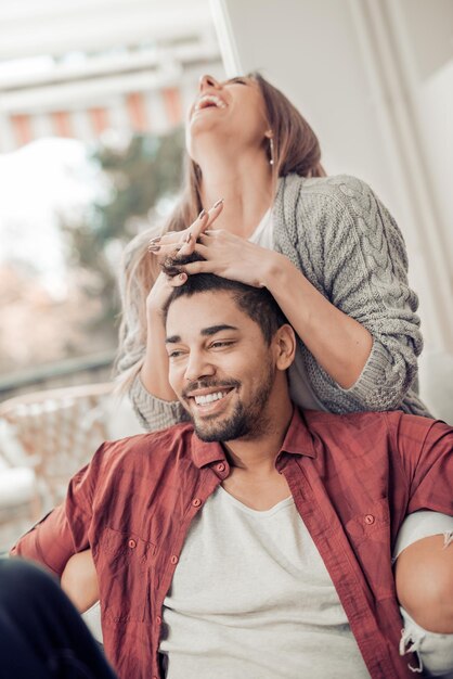 Pareja en casa