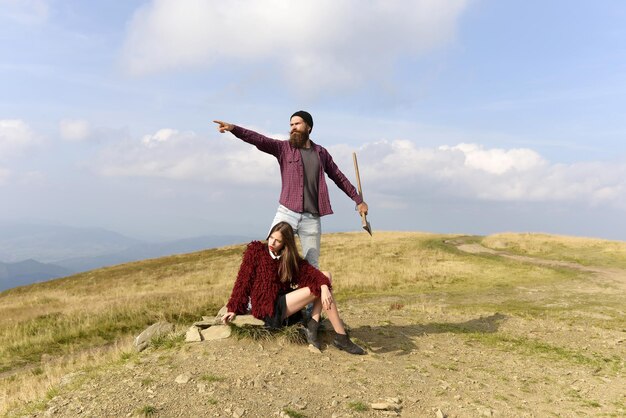 Pareja, en la cima de la montaña