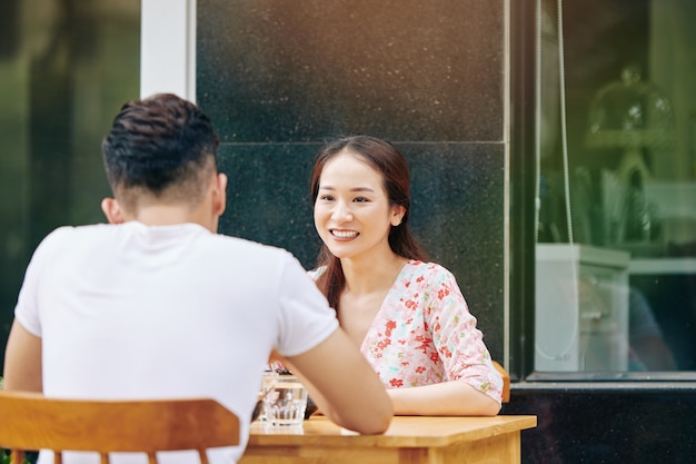 Pareja, citas, en, café