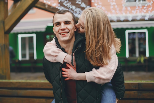 Pareja en una ciudad