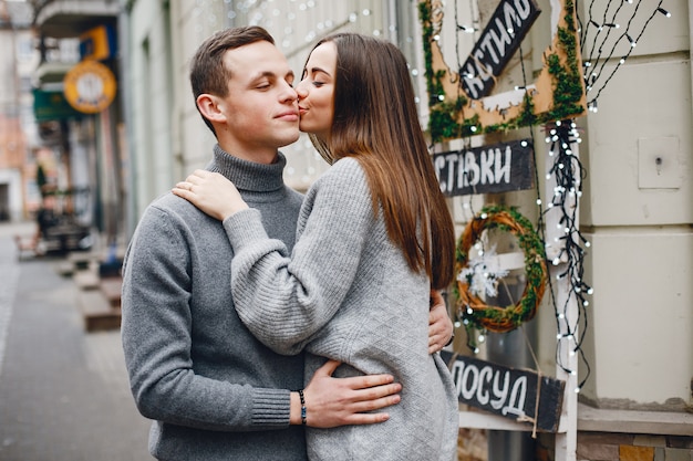 Pareja en una ciudad