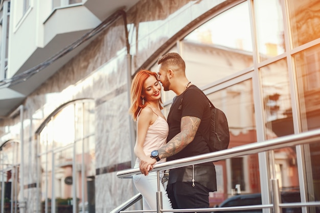 Pareja en una ciudad