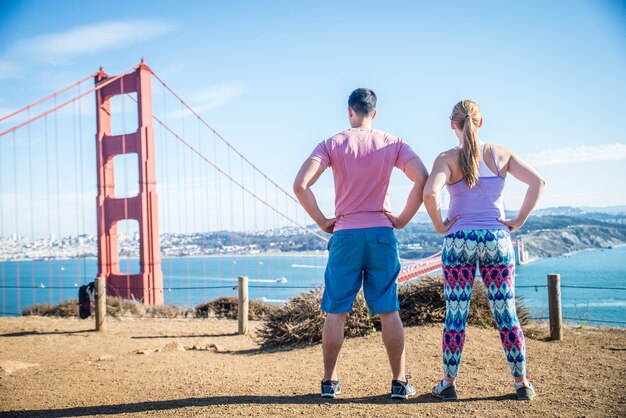 Pareja corriendo en San Francisco