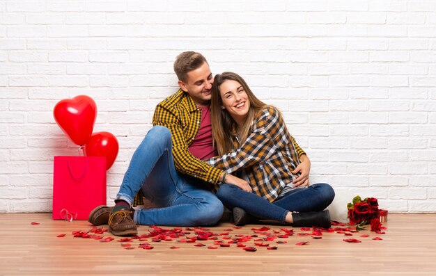 Pareja en el día de San Valentín en el interior abrazos