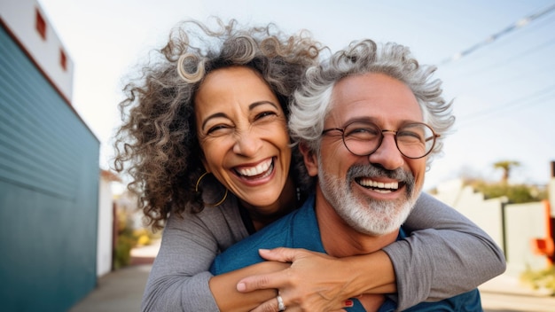 Foto pareja disfrutando juntos y concepto de viaje