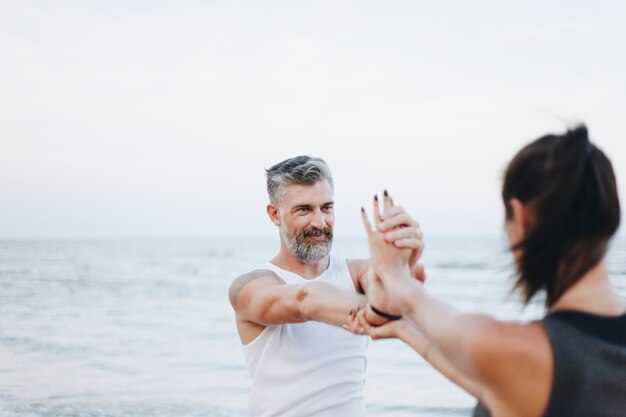 Pareja, extensión, en la playa