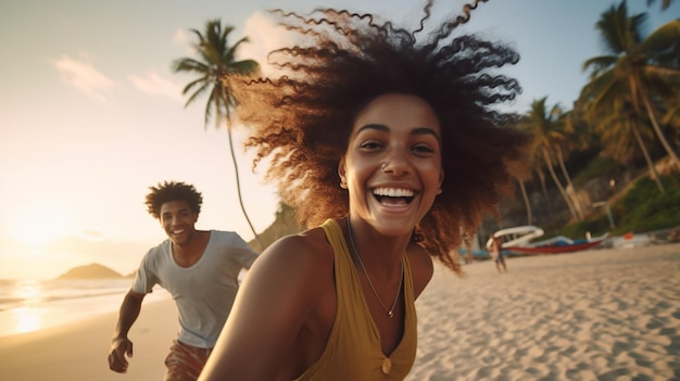 Una pareja feliz y alegre divirtiéndose.