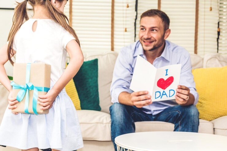 Foto una pareja feliz sentada en una habitación.