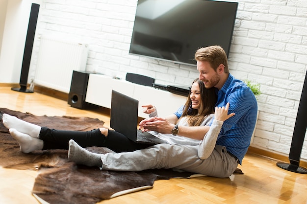 Pareja en la habitación