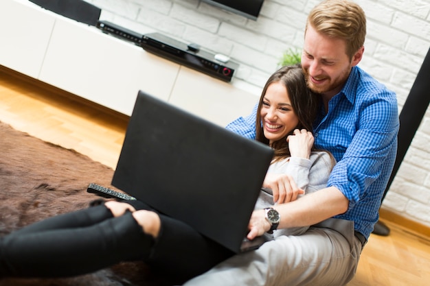 Pareja en la habitación