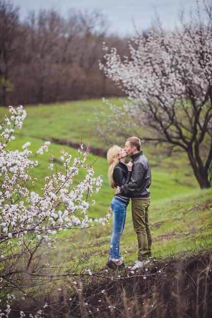 Pareja joven en el amor