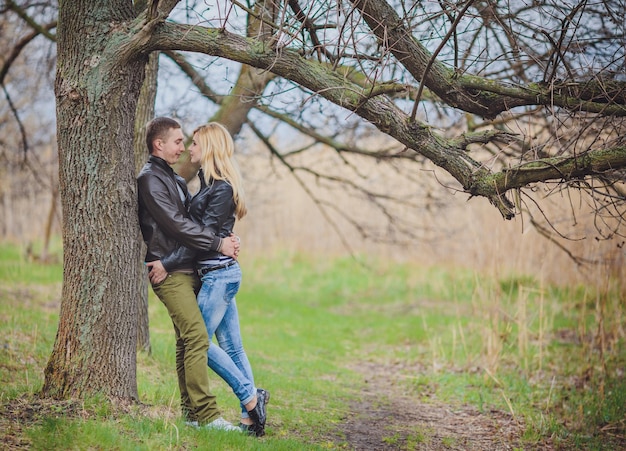 Pareja joven en el amor