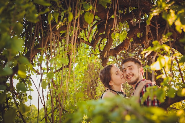 Foto pareja joven en el amor