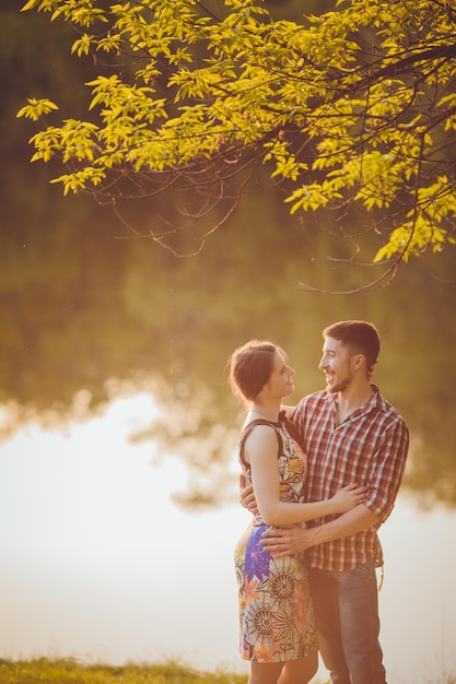 Pareja joven en el amor