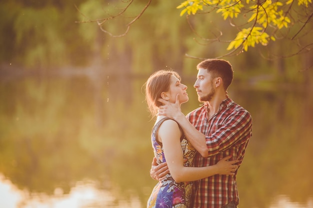 Pareja joven en el amor