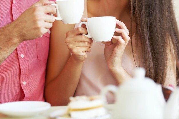 pareja joven, bebida, té, en, café