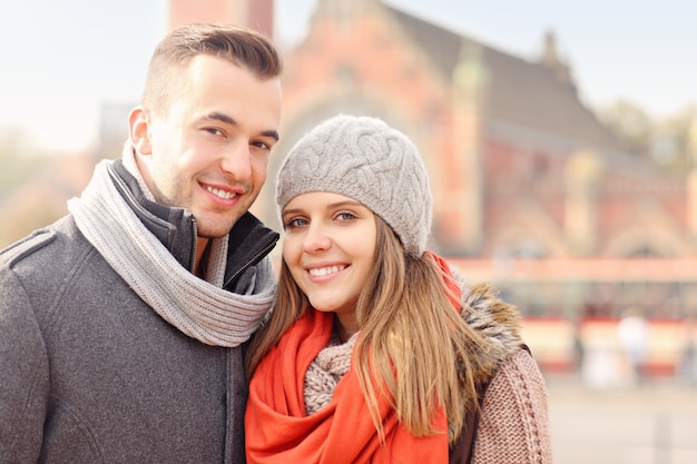 pareja joven en la ciudad