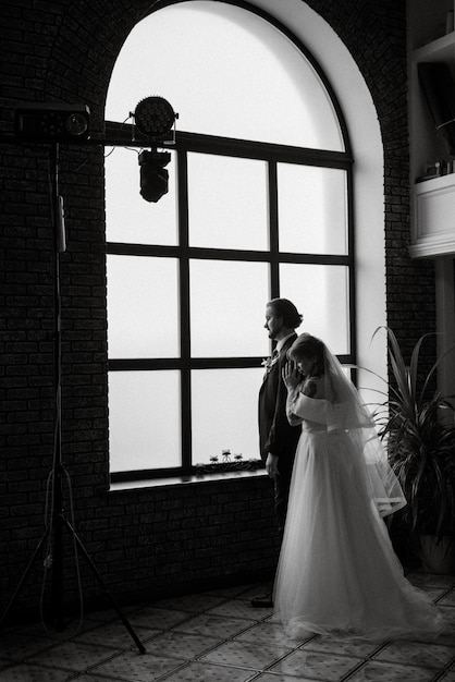 pareja joven, novia y novio, en, un, vestido blanco