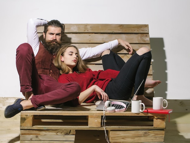 Pareja joven, pasar tiempo, juntos