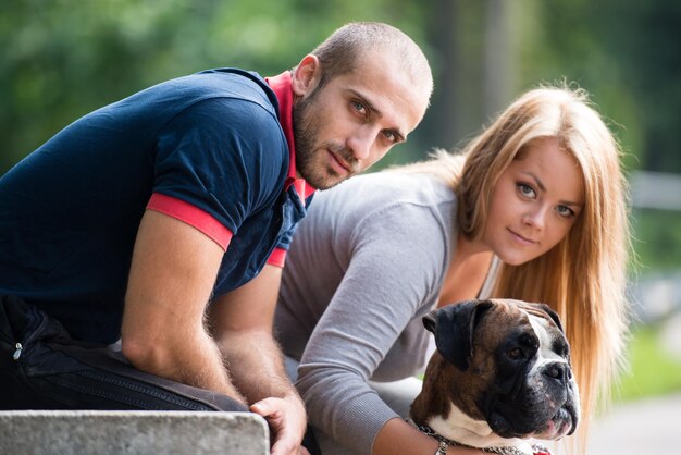 pareja joven, con, perro