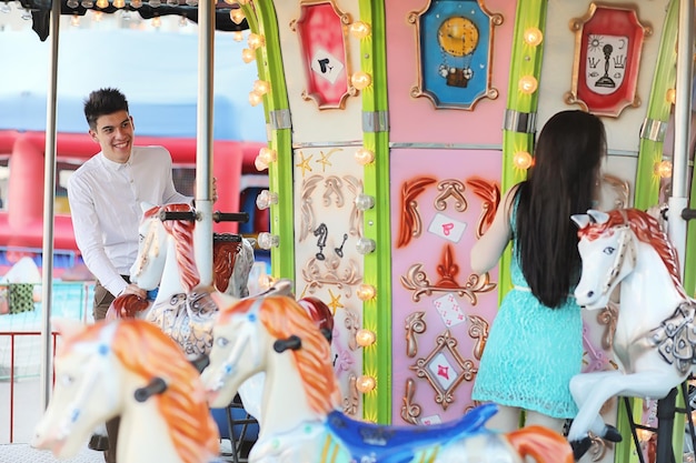 Pareja joven en la primera cita